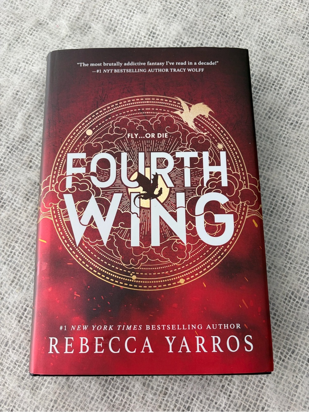 Fourth Wing Limited Holiday Special Edition
Book Red Cover/ EUC